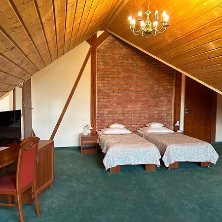 Hotel Salamandra Hoczew Esterno foto